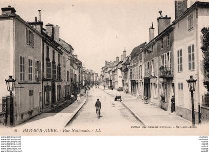 CPA  10 BAR SUR AUBE -  rue  nationale