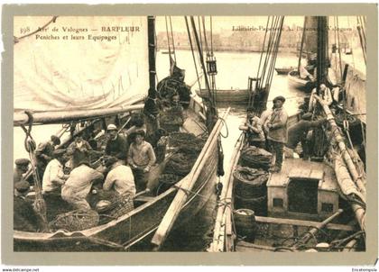 CPSM Carte postale  France Barfleur  Péniches et leurs équipages  Vs13