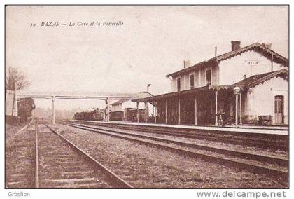BAZAS 19 LA GARE ET LA PASSERELLE  (TRAIN ET WAGONS)