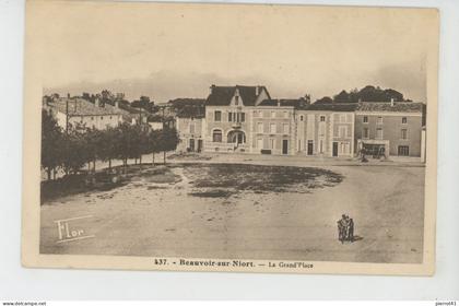 BEAUVOIR SUR NIORT - La Grand'Place