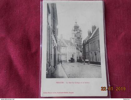 CPA - Bergues - La Rue du Collège et le Beffroi