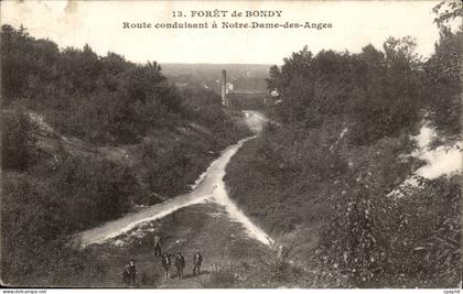 Bondy CPA Foret Route conduisant a Notre Dame des Anges