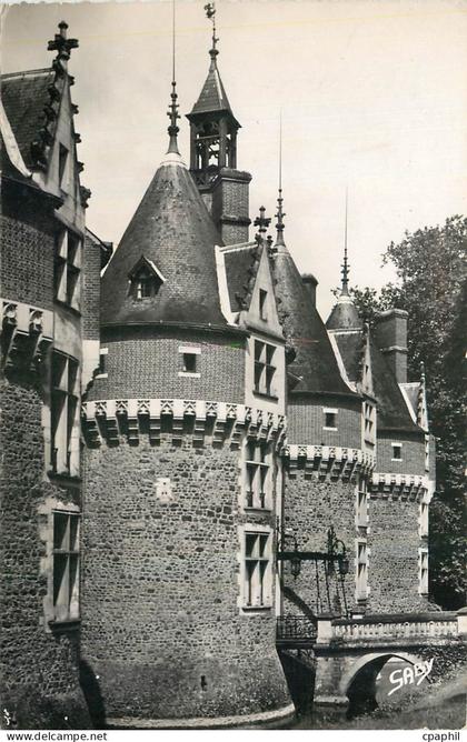 CPA Bonnetable Sarthe Tours et Pont Levis du Chateau