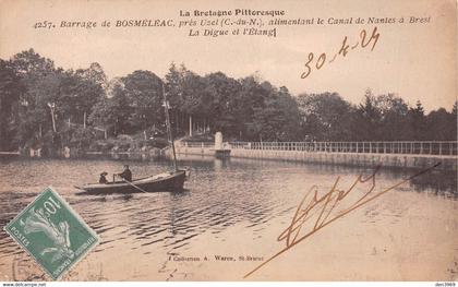 Barrage de BOSMELEAC, près Uzel, alimentant le Canal de Nantes à Brest - La Digue et l'Etang