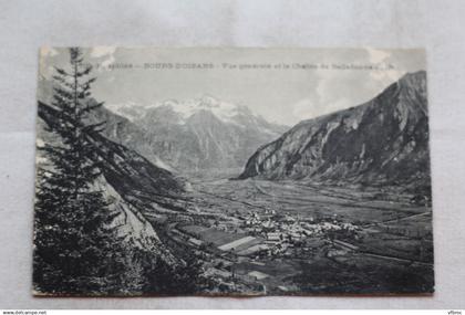 Bourg d'Oisans, vue générale et la chaîne de Belledonne, Isère 38
