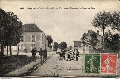 Bray sur Seine - L'Avenue de Mousseaux et Route de Sens - CPA