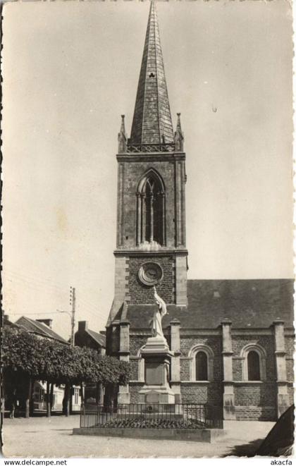 CPA BRÉHAL L'Église Le Monument aux Morts (152776)