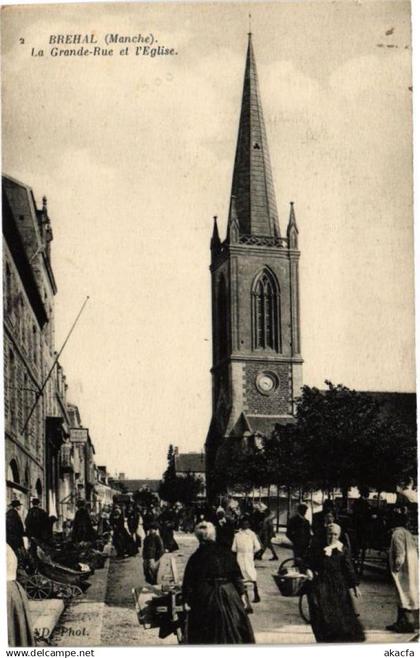 CPA BRÉHAL - La Grande-Rue et l'Église (209297)