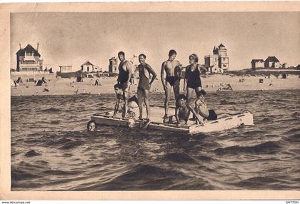 CPA SAINT-MARTIN-de-BREHAL -plage