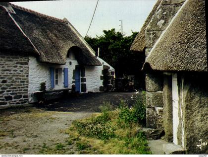 CPM La Bretagne en Couleurs Chaumiere de Basse Bretagne
