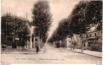 CPA Carte Postale France  Bron Route de Grenoble 1920  VM109313