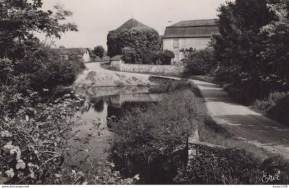 87 / BUSSIERE POITEVINE / CHATEAU DE BUSSEROLE