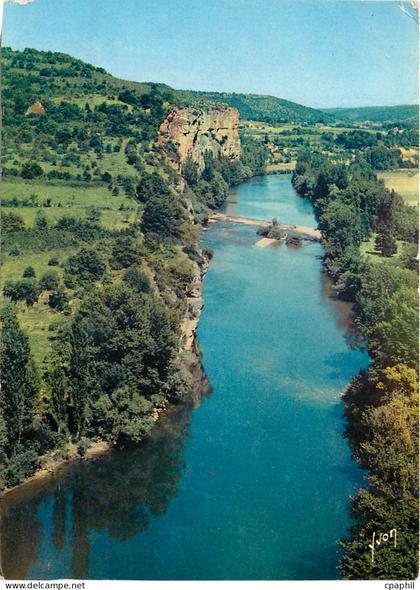 CPM La Vallee du Lot a Saint Cirq Lapopie Lot