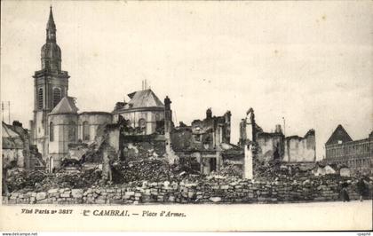 CPA Cambrai Place d'Armes Militaria