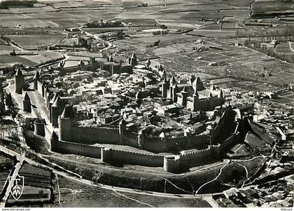 11 - Carcassonne - La Cité de Carcassonne - Vue Générale aérienne - Mention Photographie véritable - Carte dentelée - CP
