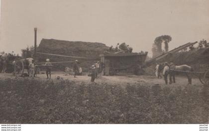 47) CASTELJALOUX - CARTE PHOTO BALISTAI MARMANDE - CASTELJALOUX - MACHINE AGRICOLE - LE DEPIQUAGE - PAYSANS  - (2 SCANS)