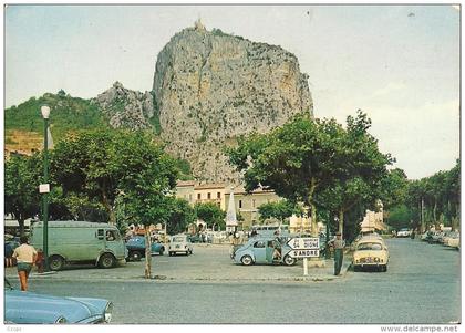 CPSM Castellane La place et le Roc - voiture ancienne
