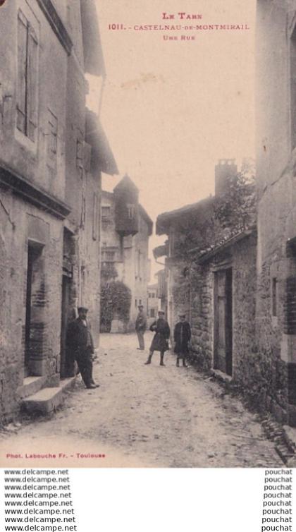 F18-81) CASTELNAU DE MONTMIRAIL (TARN) UNE RUE - ANIMEE - HABITANTS - ( 2 SCANS )