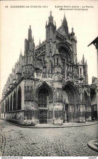 CPA Caudebec en Caux Eglise Notre Dame Le parvis