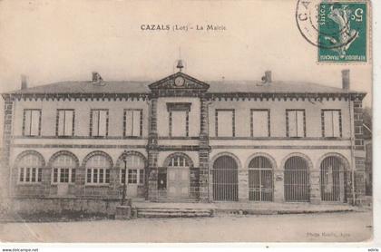 **** 46 ****   CAZALS  la mairie TB(petit pli angle)