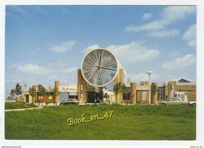 {91381} 95 Val d' Oise Cergy Pontoise , Quartier Cergy Saint Christophe , Gare de Cergy Saint Christophe , Horloge