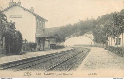 CPA Champagne sur Seine 77/88