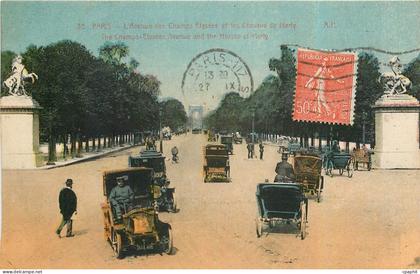 CPA Paris l'Avenue des Champs Elysees Automobile