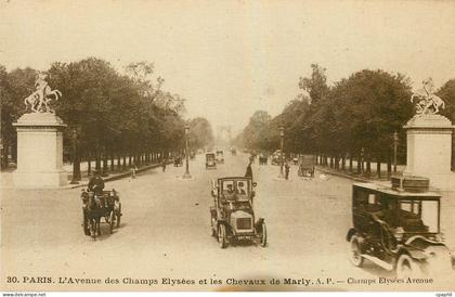 CPA Paris l'Avenue des Champs Elysees et les Chevaux de Marly Automobile