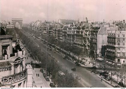 CPM Paris L'Avenue des Champs Elysees