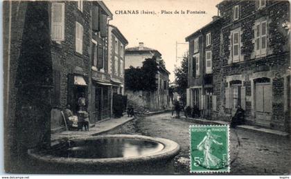 38 - CHANAS --  place de la Fontaine