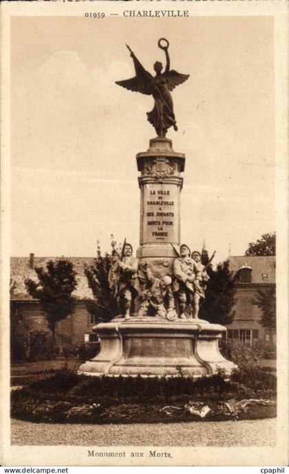 Charleville - Monument aux Morts - CPA