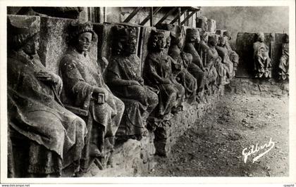 CPA Charroux Les Saints de l'Abbaye Motifs de sculpture du