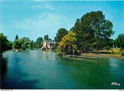 CPM Chateau du Loir Sarthe Bords du Loir
