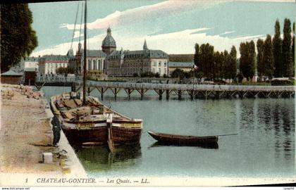 CPA Chateau Gontier Les Quais Bateau