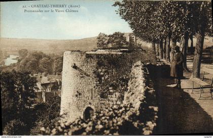 CPA Château Thierry Promenades sur le Vieux Chateau