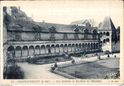 Chateaubriant - Les Arcades et Pavillon de l Escalier - CPA