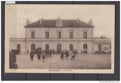 28 - Chateaudun - La Gare - animée