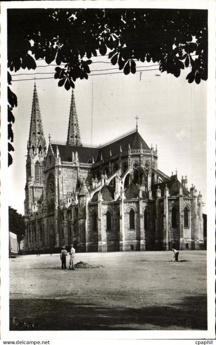 CPA Chateauroux (Indre) La Cathedrale