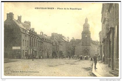 CHATELAUDREN - Place de la République