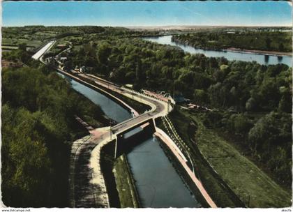 CPM CHATILLON-SUR-LOIRE Le Canal et la Loire (24565)