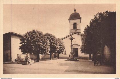 châtonnay * la place de l'église du village