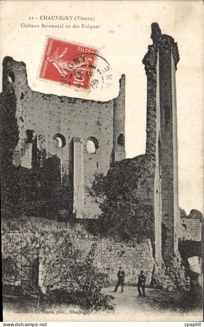 CPA Chauvigny Vienne chateau Baronnial ou des Eveques