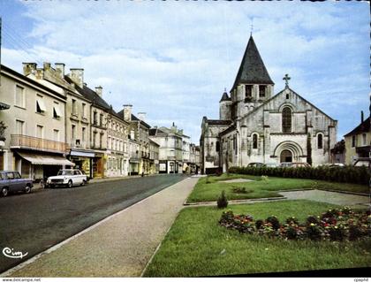 CPSM Chauvigny (Vienne) La Place du Marche