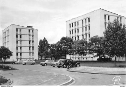 CHEVILLY-LARUE - Les Sorbiers - Immeubles, H.L.M. - Automobiles