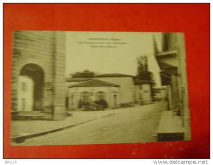 RHONE- CHIROUBLES-PLACE DE LA MAIRIE-ANIMEE