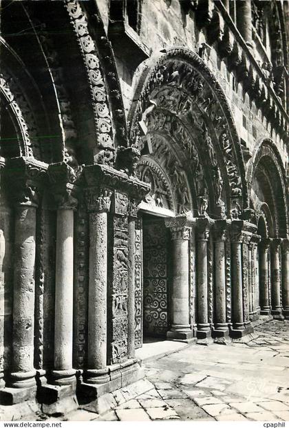 CPM Civray Vienne L'Eglise Details du Porche