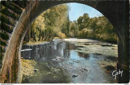 CPM Clecy Calvados Paysage pris sous l'Arche du Pont du Vey