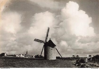 29 CLEDEN CAP SIZUN LE VIEUX MOULIN ET LE VILLAGE