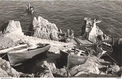 CLEDEN CAP SIZUN : LE PORT DU VORLEN SE TROUVANT DANS LA BAIE DES TREPASSES