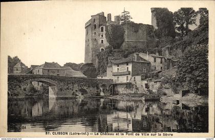 CPA Clisson Le chateau et le pont de ville sur la Sevre
